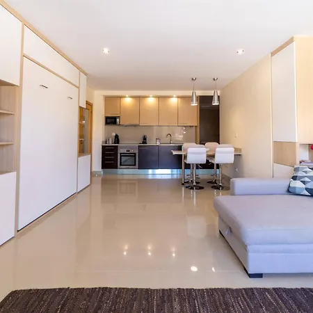 Appartement Medronheira - 1a By Hellovacations