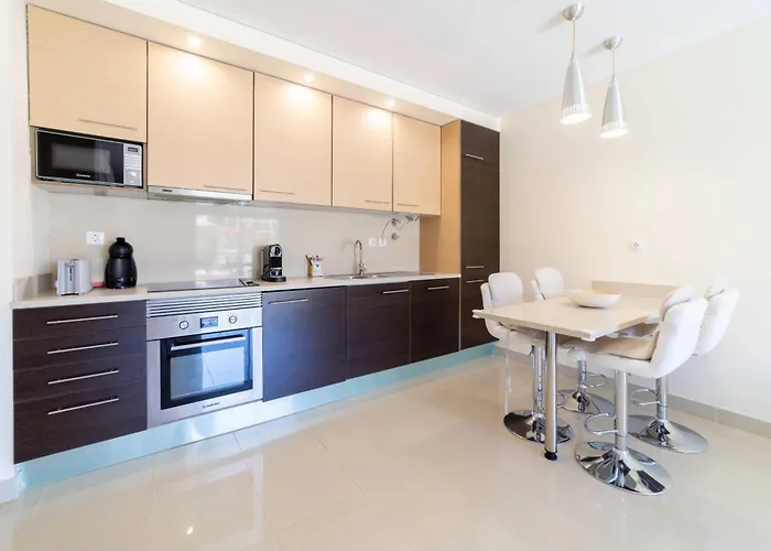 Medronheira - 1a By Hellovacations *